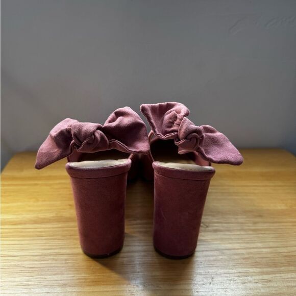 Just Fabulous Velvet Pink Women's Shoes Size 11
With Bow Design in the back - Picture 2 of 5